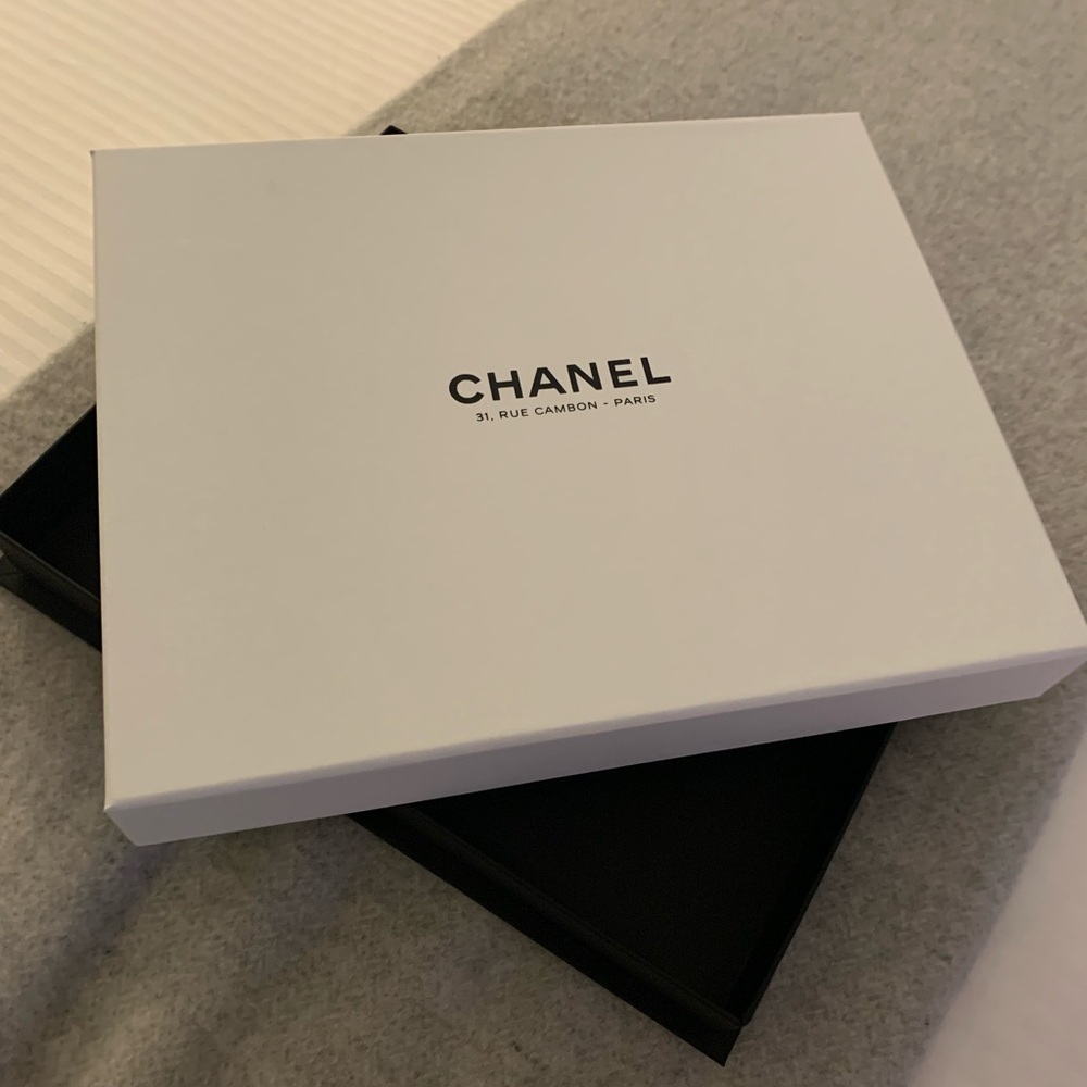 Brand new Authentic Rare from Paris Chanel White Gift Box with Ribbon,camellia. - Picture 8 of 13